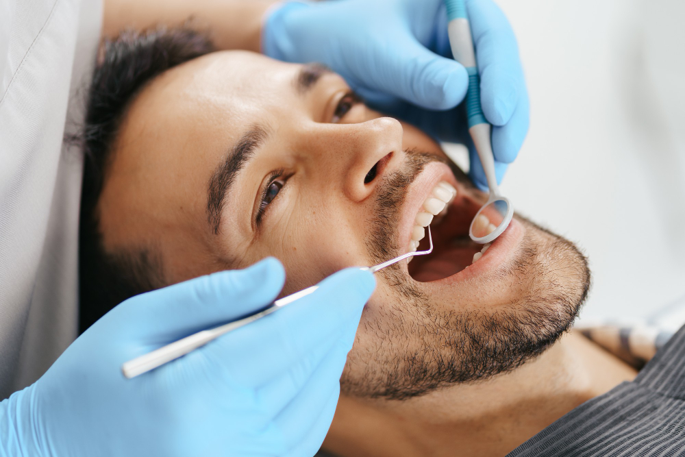Traitement des gencives en parodontologie pour préserver les dents